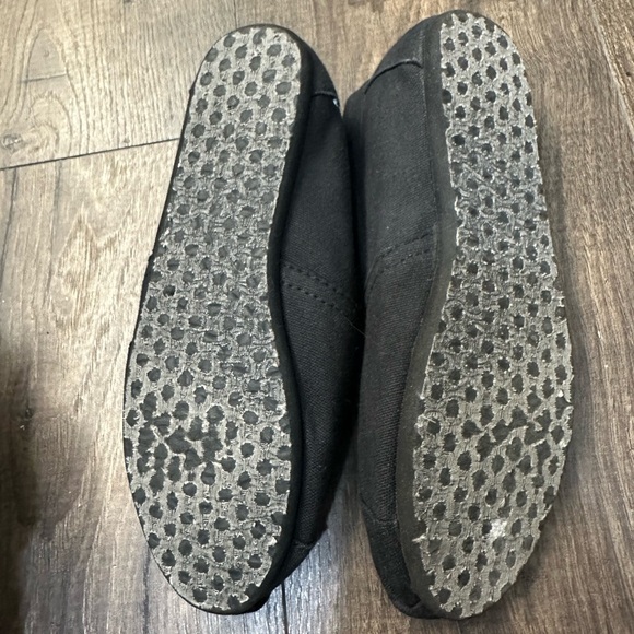 Tom’s shoes - Picture 3 of 3